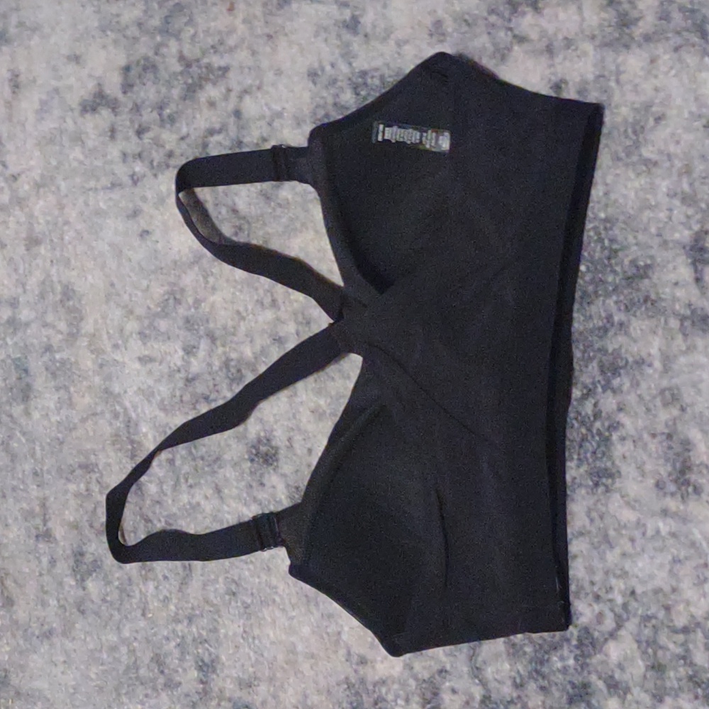 Victoria Sport | Sports Bra - Picture 2 of 3